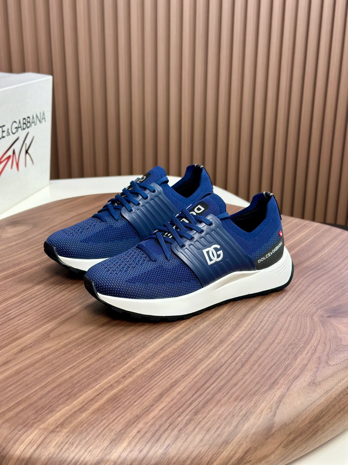 💰720••New arrivals••Dolce&Gabbana••DG✔️High-end men’s sports•casual shoes. Original goods from top counters. Original imported cowhide, multi-material splicing design ➕Imported cowhide lining, cowhide feet ➕Original TPR elastic outsole.  Size: 39-44 (38, 45 customized)